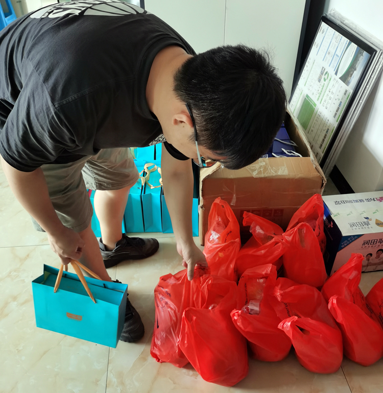 國(guó)慶中秋“撞滿懷”，祝大家中秋快樂(lè)！